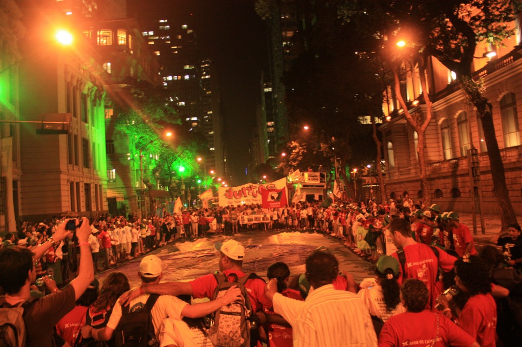 abraco abraço dos catadores na Marcha dos Povos/waste pickers hug at the People's march