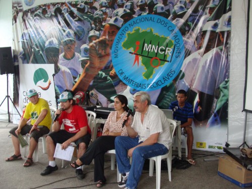 Leaders of MNCR and Streetnet International at the MNCR panel. Maíra Vannuchi, middle right.