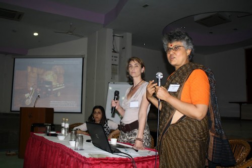 foto - ulb consultation Poornima Chikarmane, with AIW, speaks at the ULB event.
