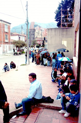 After going through security protocols, each received a PIN to claim their payment in any teller machine. Once they introduced their PIN in the teller machine, they received their payment. People burst into applause, jubilant shouts and even tears. “No more speeches! No more announcements!”—They shouted.