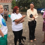 Maria Mônica da Silva speaks with the South African delegates. Photo courtesy: WIEGO.
