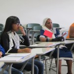 Discussões em grupo durante a oficina de gênero / Group discussions during the gender workshop