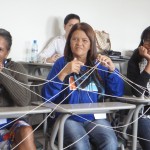 Catadoras participando da Dinâmica da Rede. Waste pickers participating in the Network Dynamic (activity).