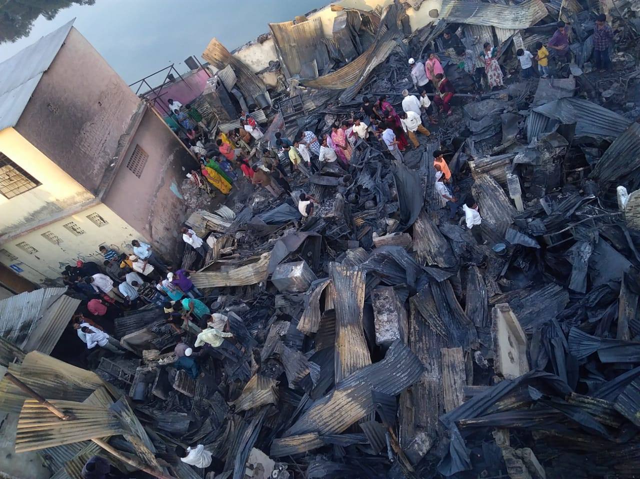 Homes after the fire in Patil Estate, Pune (India)