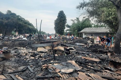 Shelters after the fire. Photo by Joy Andre T.